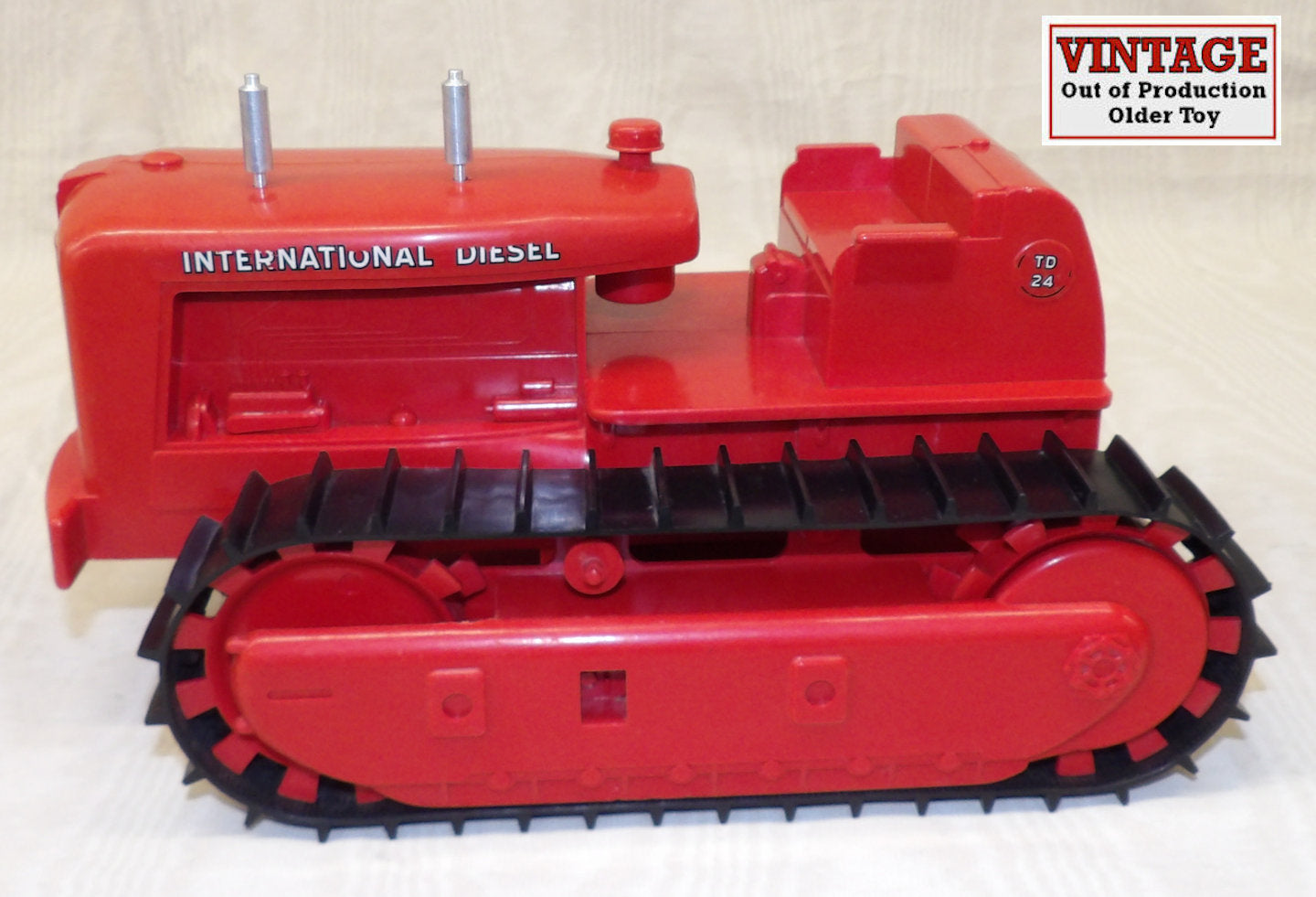 #1950PM 1/25 International TD-24 Crawler, Plastic - No Box, AS IS