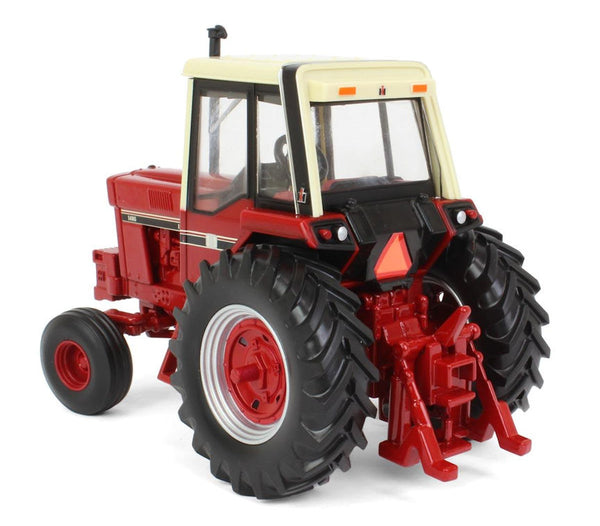 ERTL インターナショナル　トラクター Amazon.com: ERTL 1/64 International 6588 2+2 Tractor with