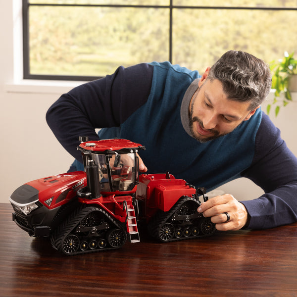 44392 1/16 Case-IH Steiger 715 Quadtrac Tractor, Prestige
