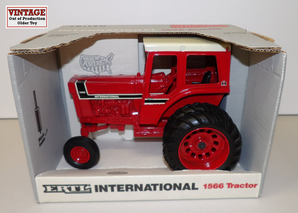 #4625DA 1/16 International 1566 Tractor with Duals - International "66" Series Special Edition