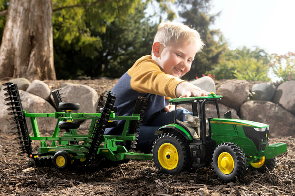 85026 1/16 John Deere 7260R Tractor | Action Toys