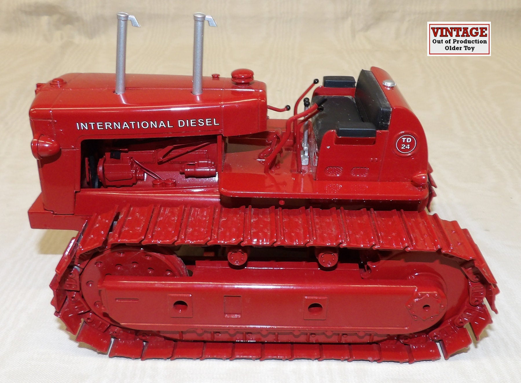 #ZJD1586 1/16 International TD-24 Agricultural Diesel Crawler - Damaged Box