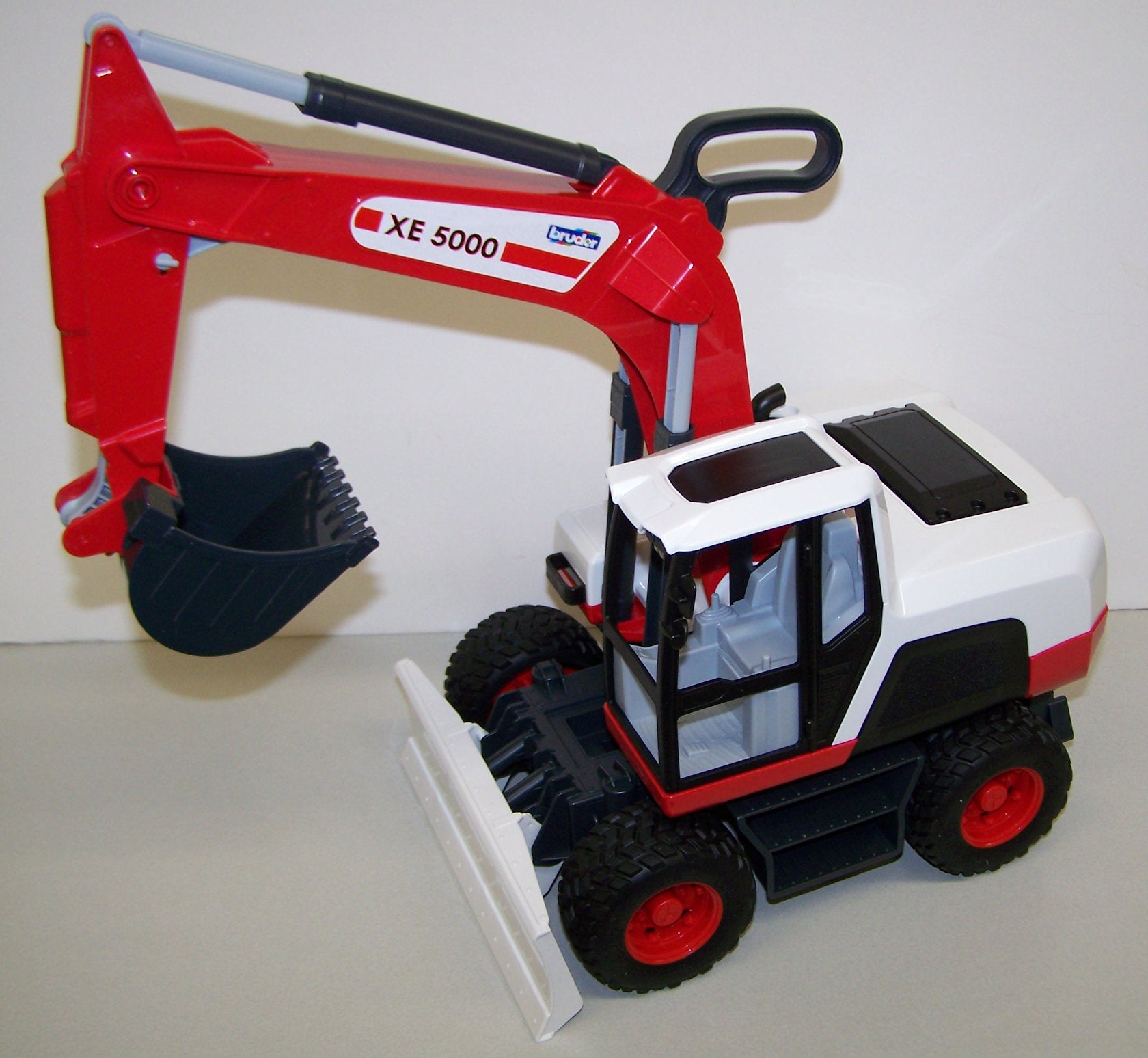 #03411 1/16 Bruder XE 5000 Excavator