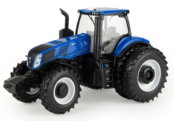 13976 1/32 New Holland Genesis T8.380 Tractor with Duals