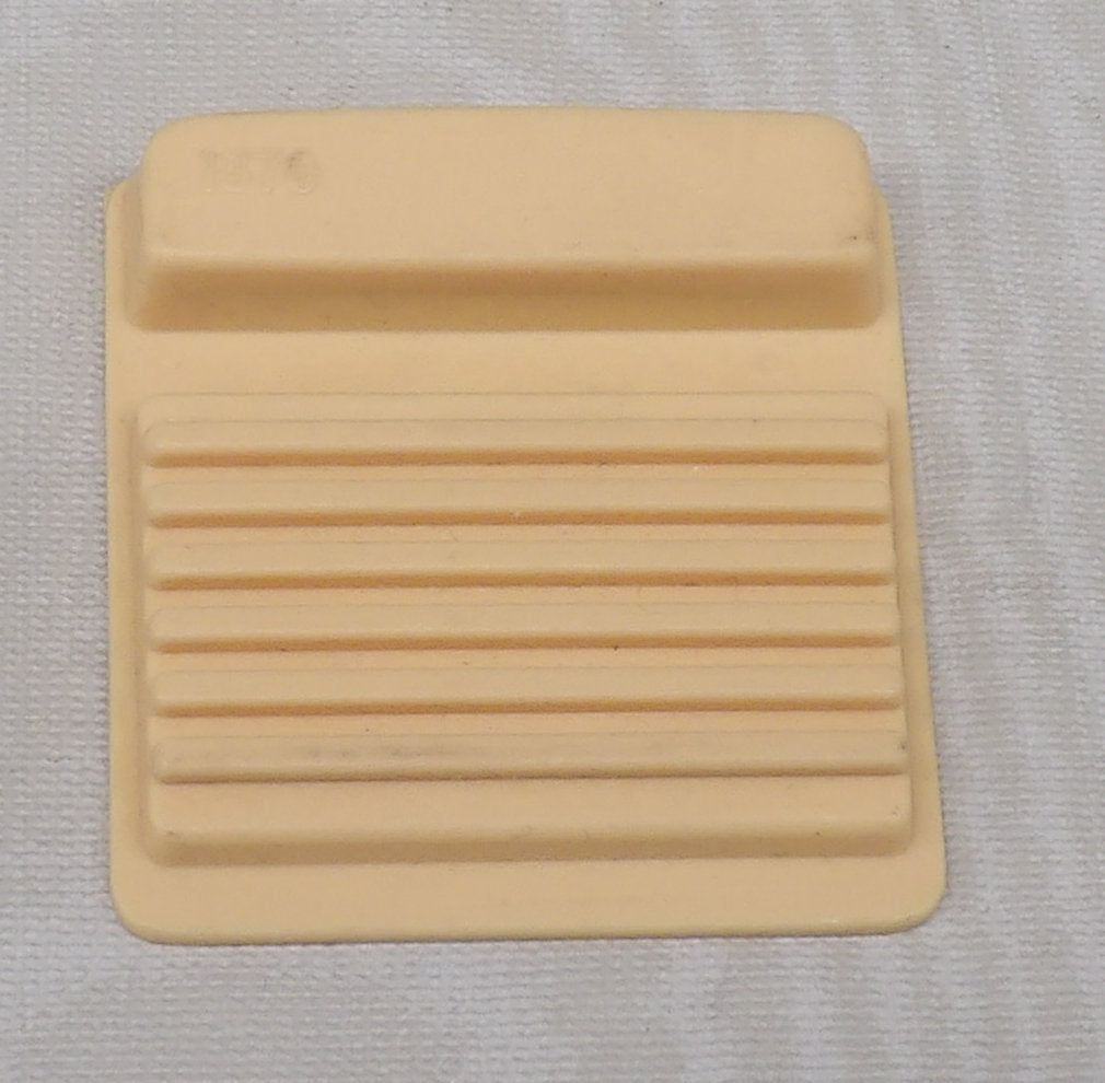 #04-014 1/16 Tan Plastic Grill for Agri King Tractors