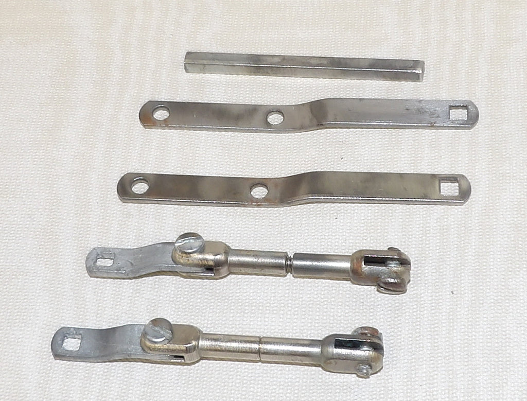 #11-024 1/16 Metal 3-Point Hitch Kit with Adjustable Lift - AS IS