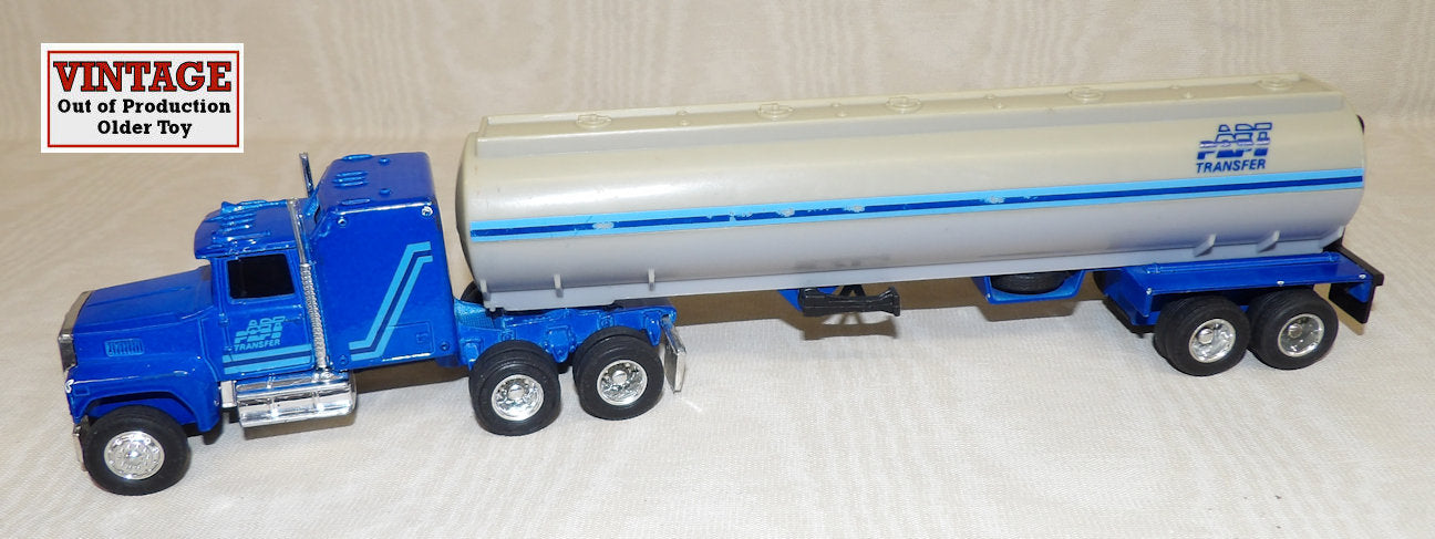#1184EO 1/64 Ford LTL-9000 with Sleeper & Tanker Trailer - No Package