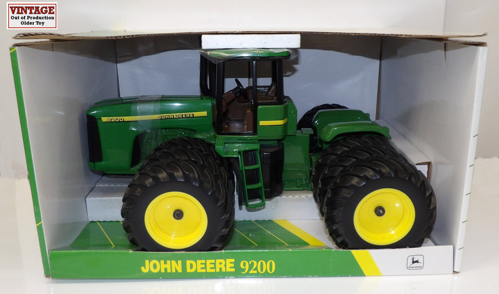 #15009 1/16 John Deere 9200 4WD Tractor with Triples