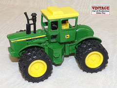 #15220A 1/64 John Deere 7520 4WD Tractor with Duals - No Package, AS IS