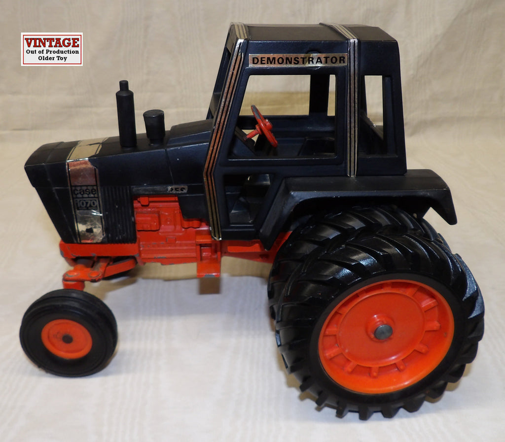 #210DA 1/16 Case 1070 Agri King Black Knight Demonstrator Tractor with Duals - Used, No Box, AS IS