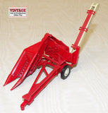 #2621 1/43 International McCormick 1-PR Corn Picker