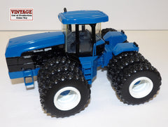 #3017DA 1/32 New Holland 9882 4WD Tractor, 82 Series Versatile with Triples - Collector Edition