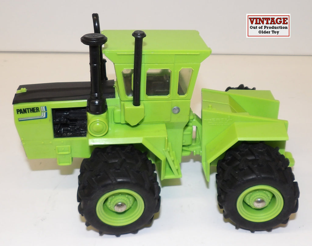 #3093 1/32 Steiger Panther III Green 4WD Tractor with Duals - Plastic