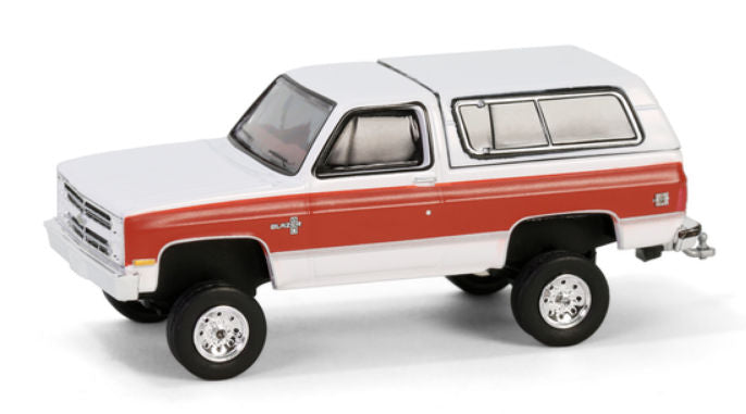 #35290-E 1/64 1984 Chevrolet K5 Blazer Silverado Lifted