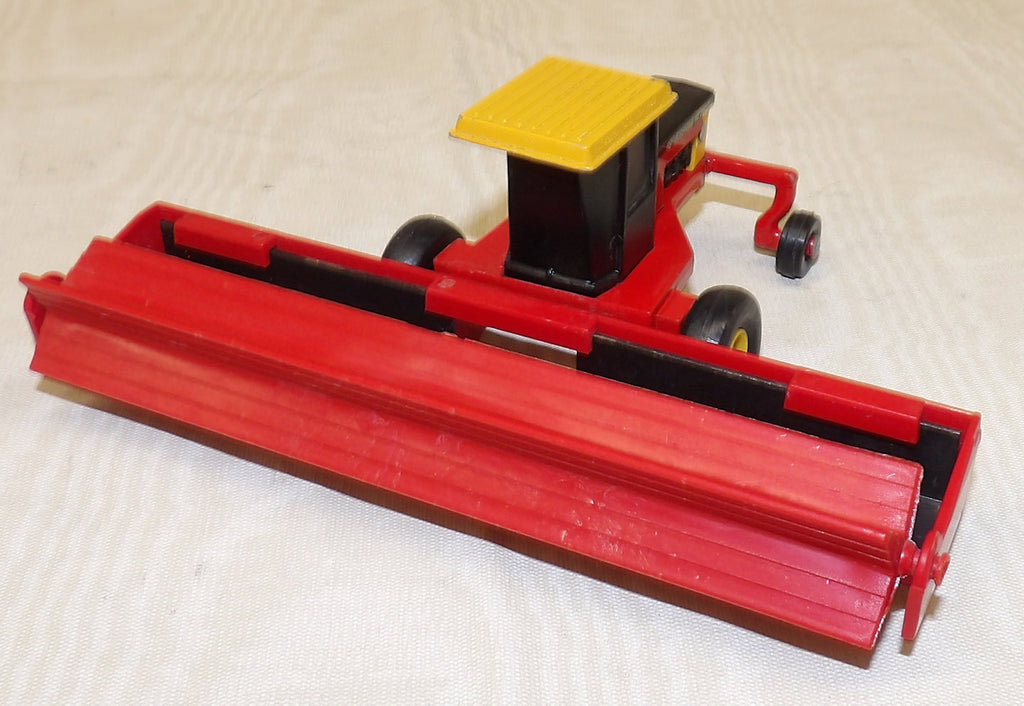 #366JLE 1/64 Versatile 4700 Swather - No Package, AS IS