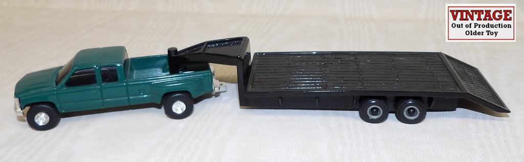 #4330 1/64 Green GMC Dually Pickup with Gooseneck Flatbed Trailer - No Package, AS IS