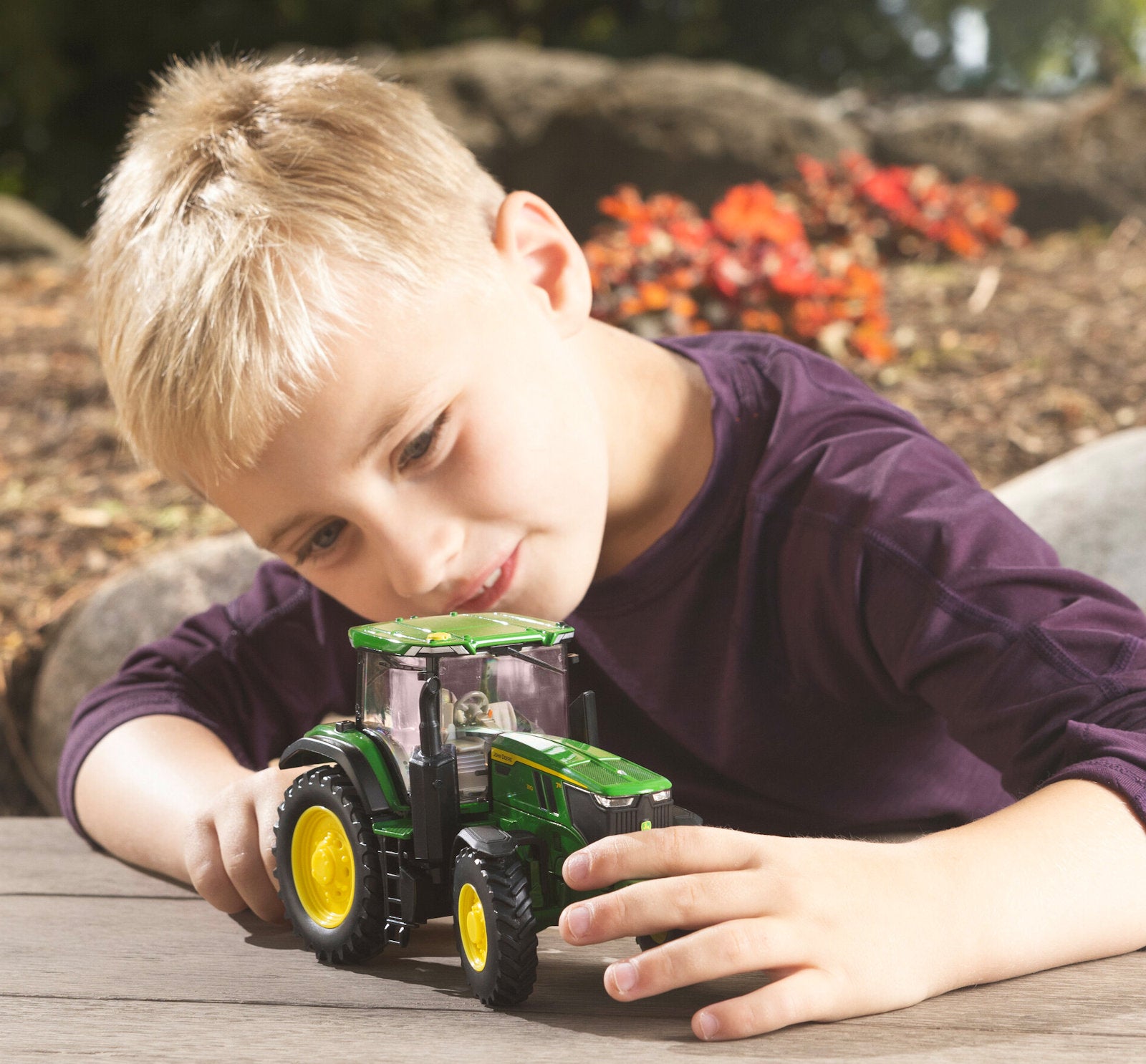 ERTL Prestige - MB chenillée John Deere S7 900 avec cueilleur à maïs et coupe cereales - 1/32 ERTL Prestige - MB chenillée John Deere S7 900 avec cueilleur à maïs et coupe cereales - 1/32