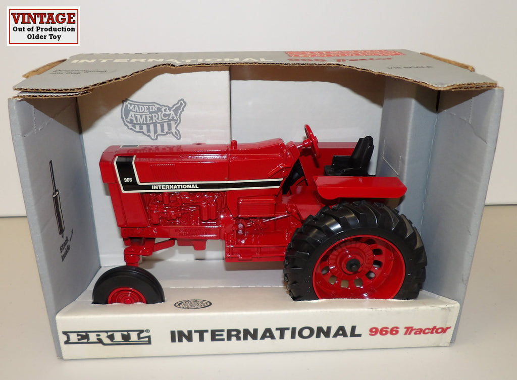 #4624DA 1/16 International 966 Tractor - International "66" Series Special Edition