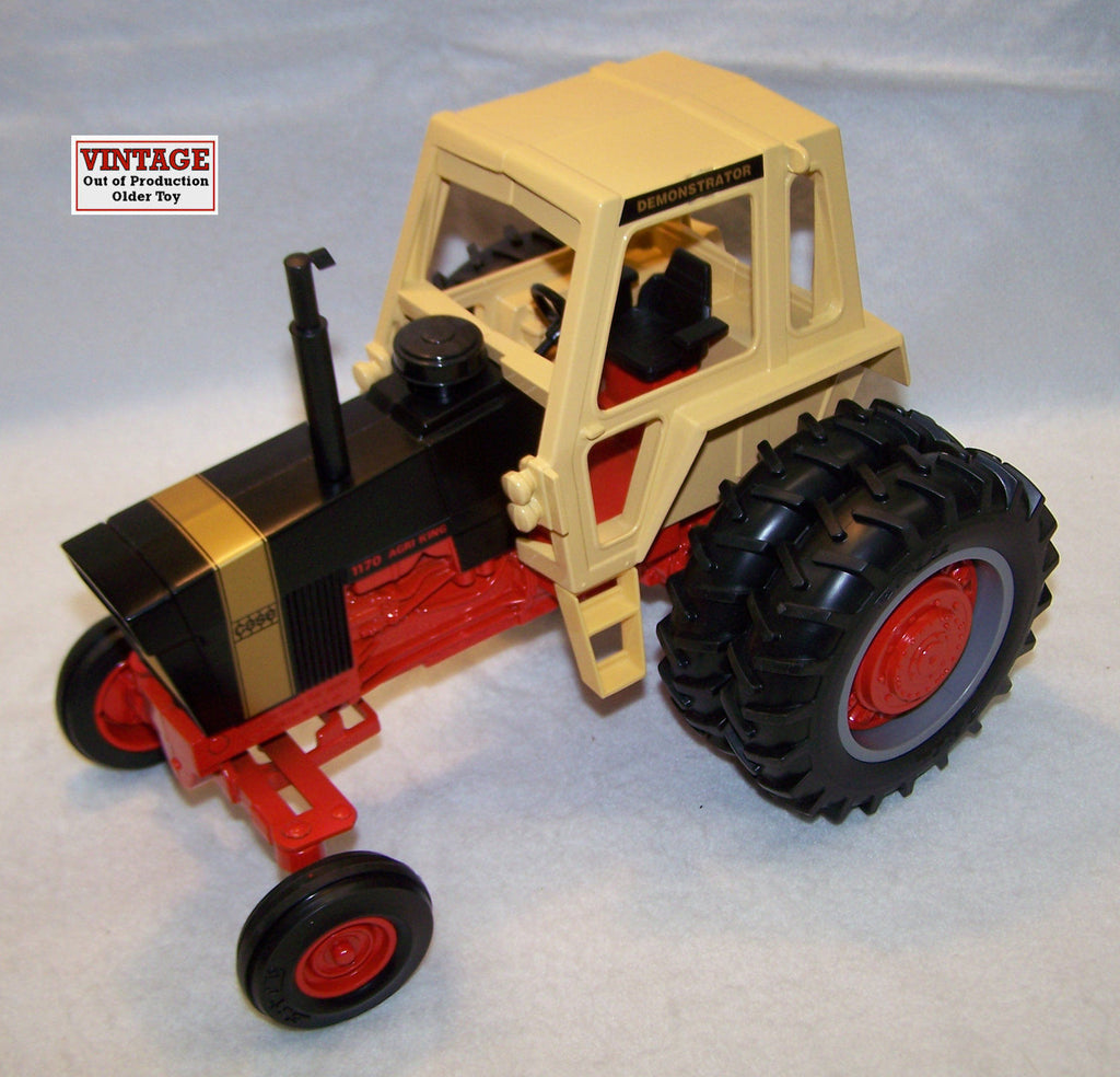 #475PA 1/16 Case 1170 Golden Demonstrator Tractor with Duals, 1996 National Farm Toy Show Edition