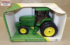 #5619CA 1/16 John Deere Tractor with MFWD and Duals, Collectors Edition