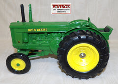 #5680EO 1/16 1949 John Deere Model AR Tractor - No Box, AS IS