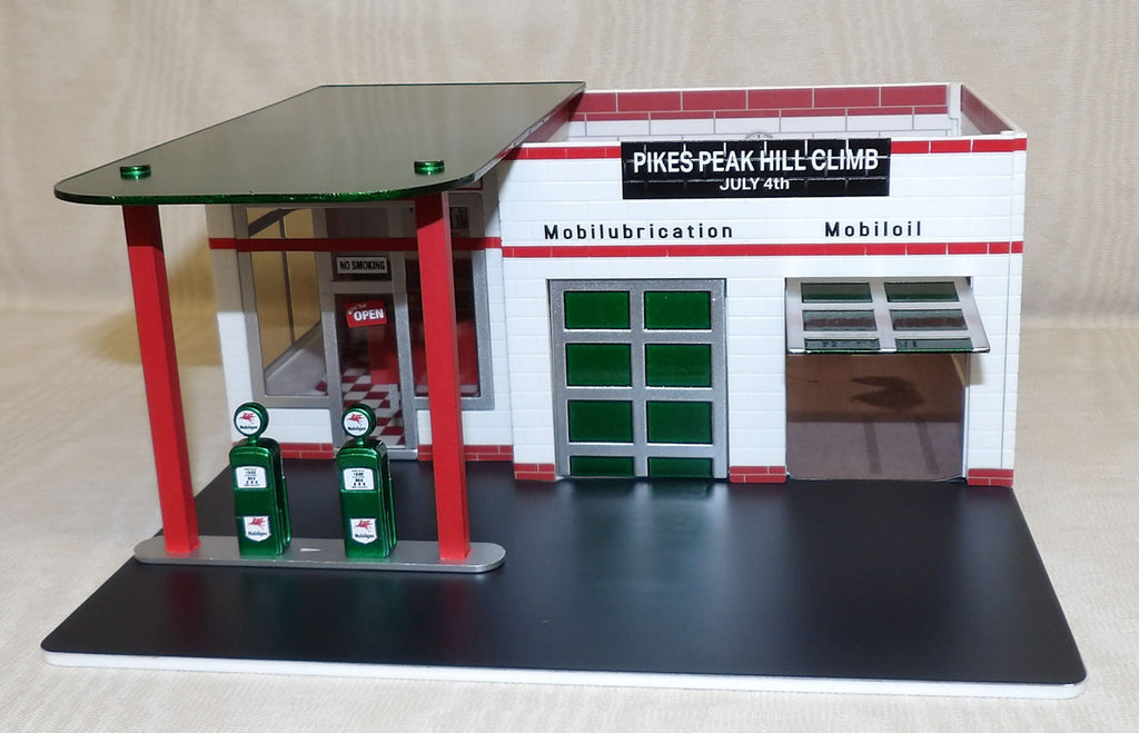 #57102GM 1/64 Pikes Peak Hill Climb Vintage Gas Station - Green Machines Chase