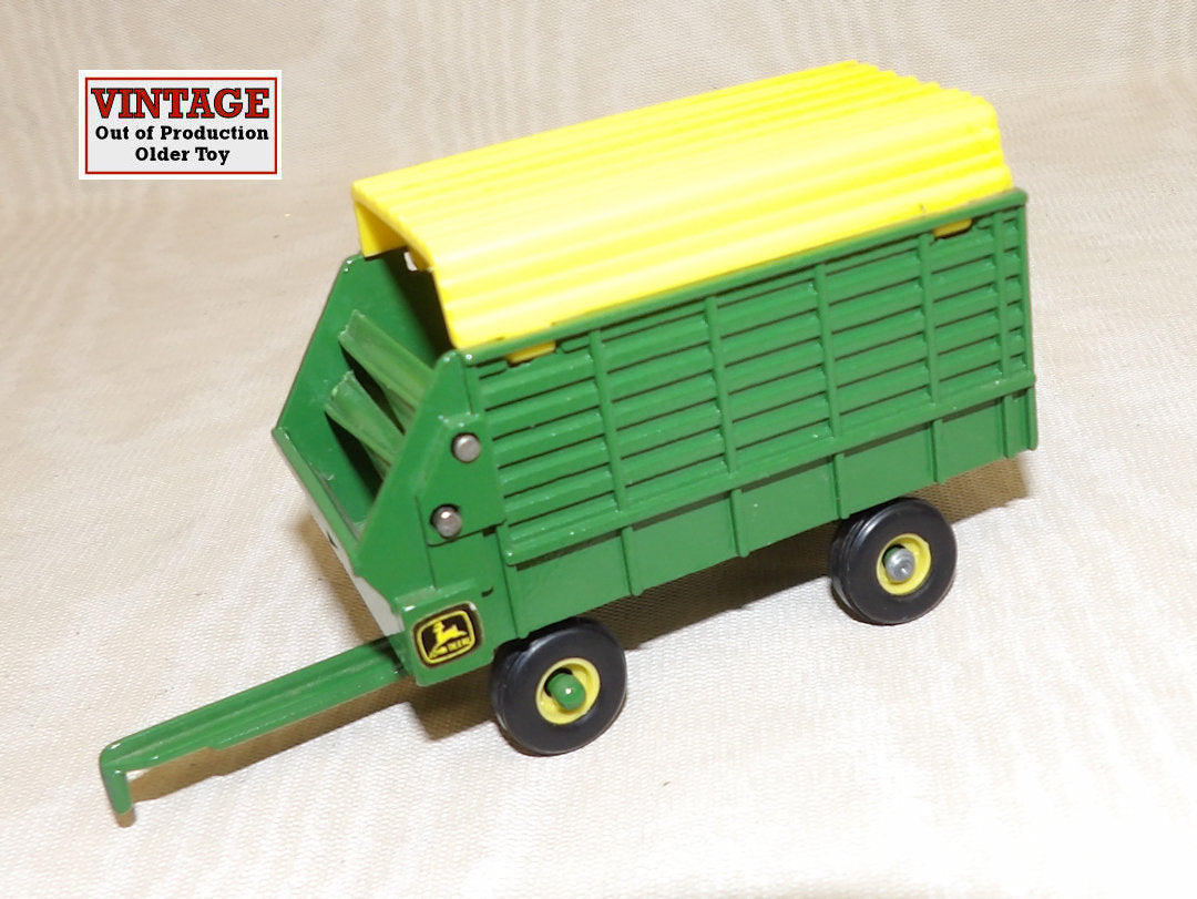 #586-2 1/64 John Deere Forage Wagon - No Package