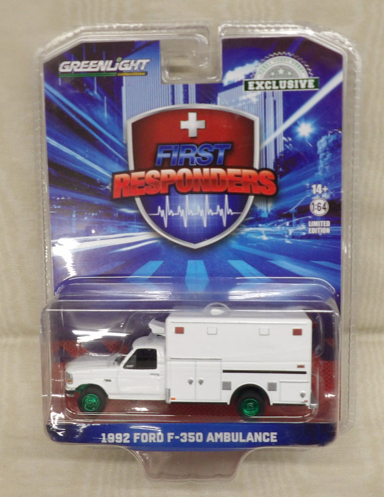 #67061GM 1/64 White 1992 Ford F-350 Ambulance, Green Machines Chase