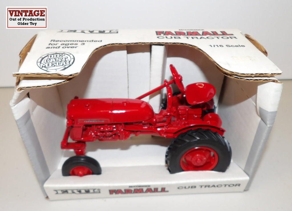 #689DO 1/16 Farmall Cub Tractor