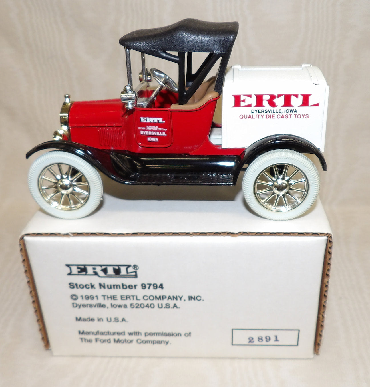 ERTL - 1918 FORD MODEL T - ELMER'S GLUE In Unopened Box