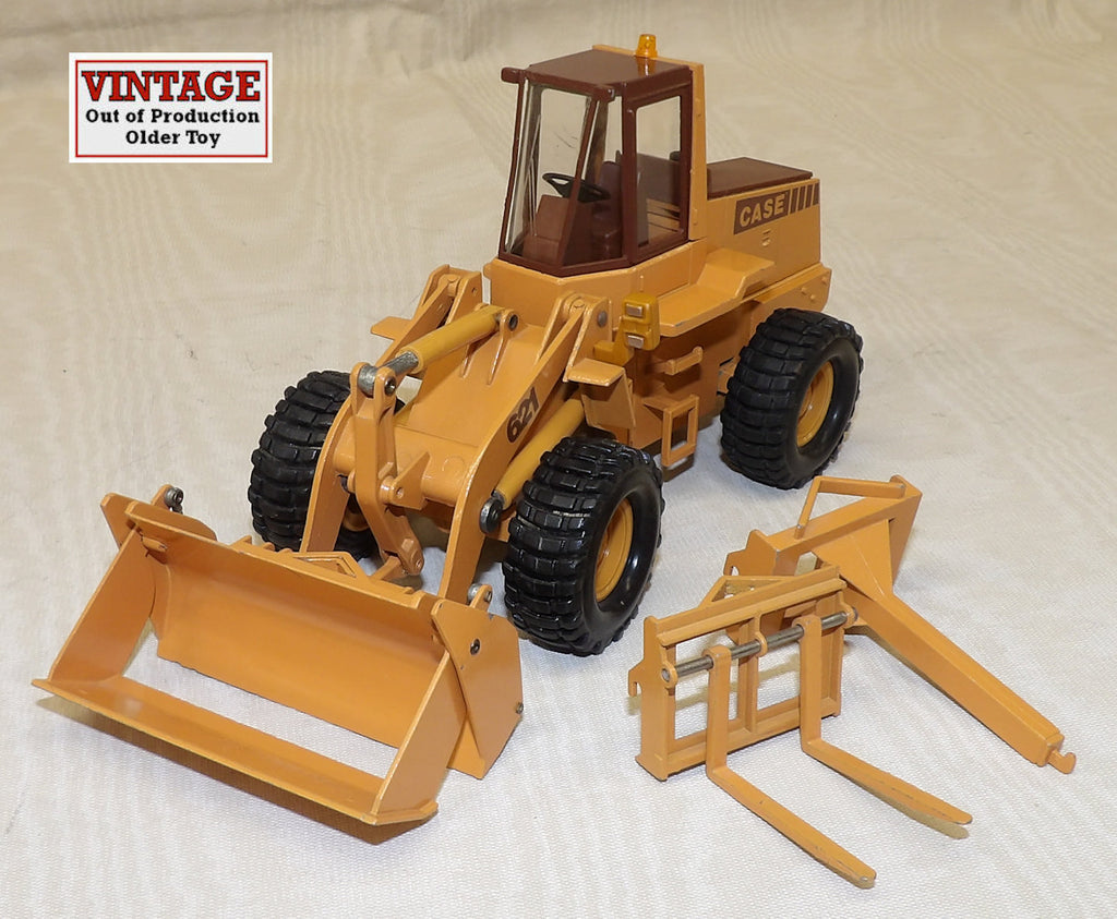 #C2426 1/35 Case 621 Wheel Loader with 4-in-1 Bucket and Attachments