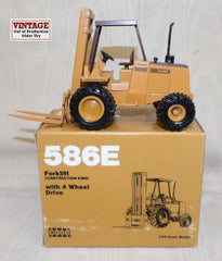 #C2993 1/35 Case 586E Construction King Forklift with 4-Wheel Drive, Pre-Owned