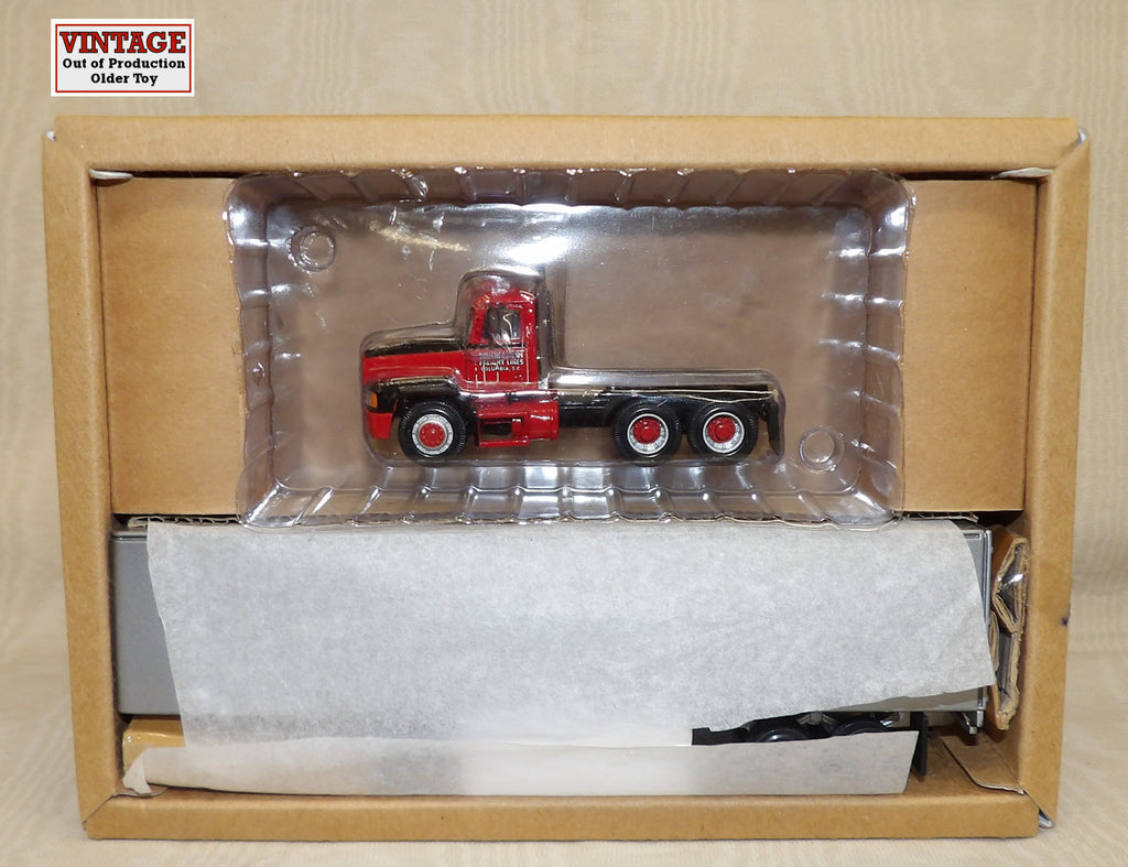 #71502 1/64 Southeastern Freight Lines Mack CH600 with Trailer, Pre-Owned