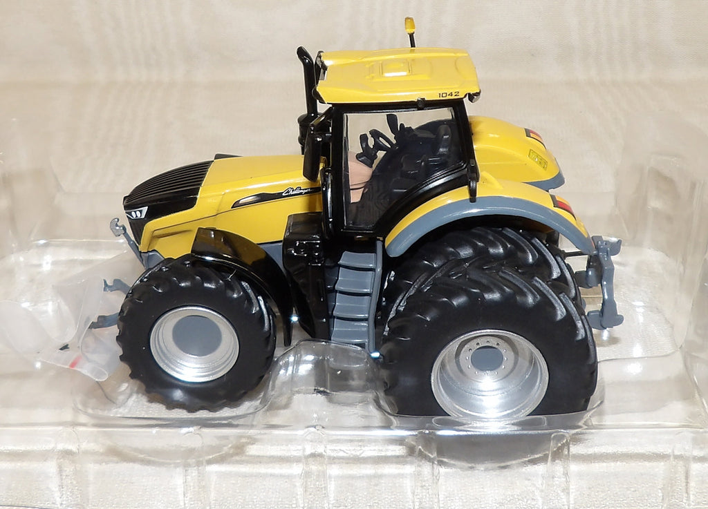 #SCT955S 1/64 Challenger 1042 Tractor with Duals - Broken Light, AS IS