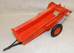 #SY146 1/16 Plastic Case Manure Spreader - Broken Hitch, Used, AS IS