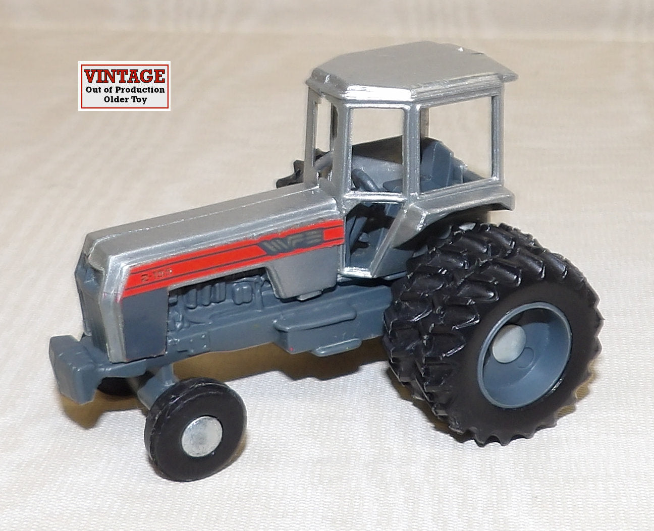 #WFE6485 1/64 White Field Boss 2-155 Tractor with Duals - No Package