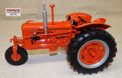 #ZJD1603 1/16 Case DC-3 Gas Tricycle Front Tractor - Bad Box, AS IS