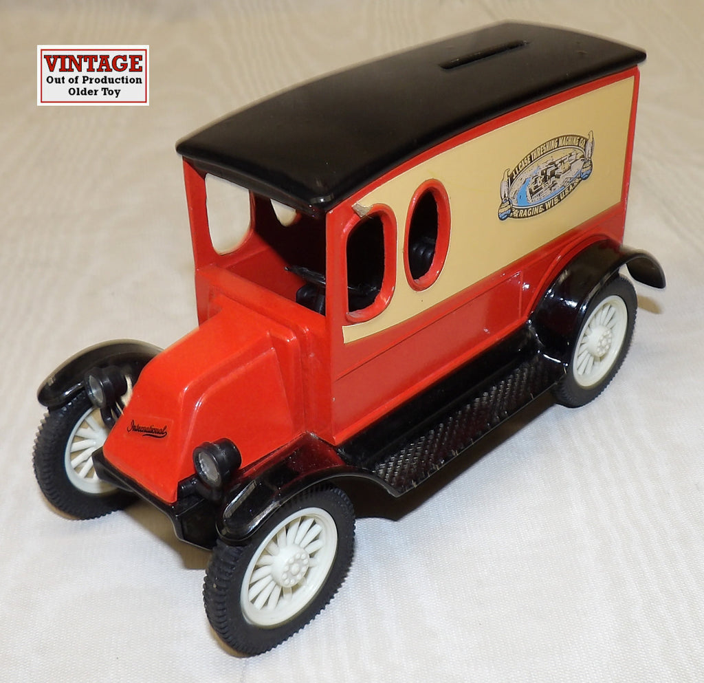 #ZSM726 1/25 J.I.Case 1920 International Truck Bank - Missing Key, AS IS
