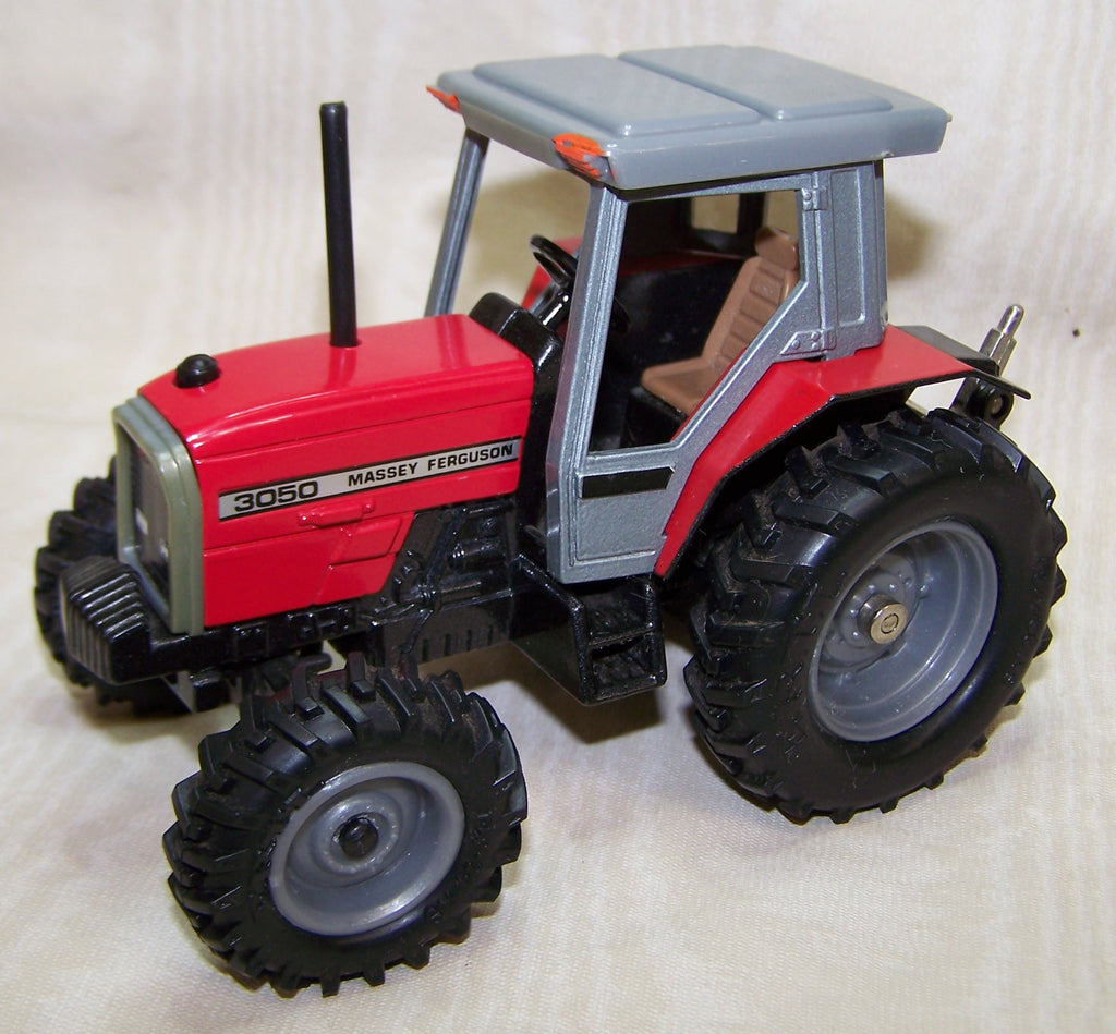 #1139 1/32 Massey Ferguson 3050 Tractor with FWA - No Box