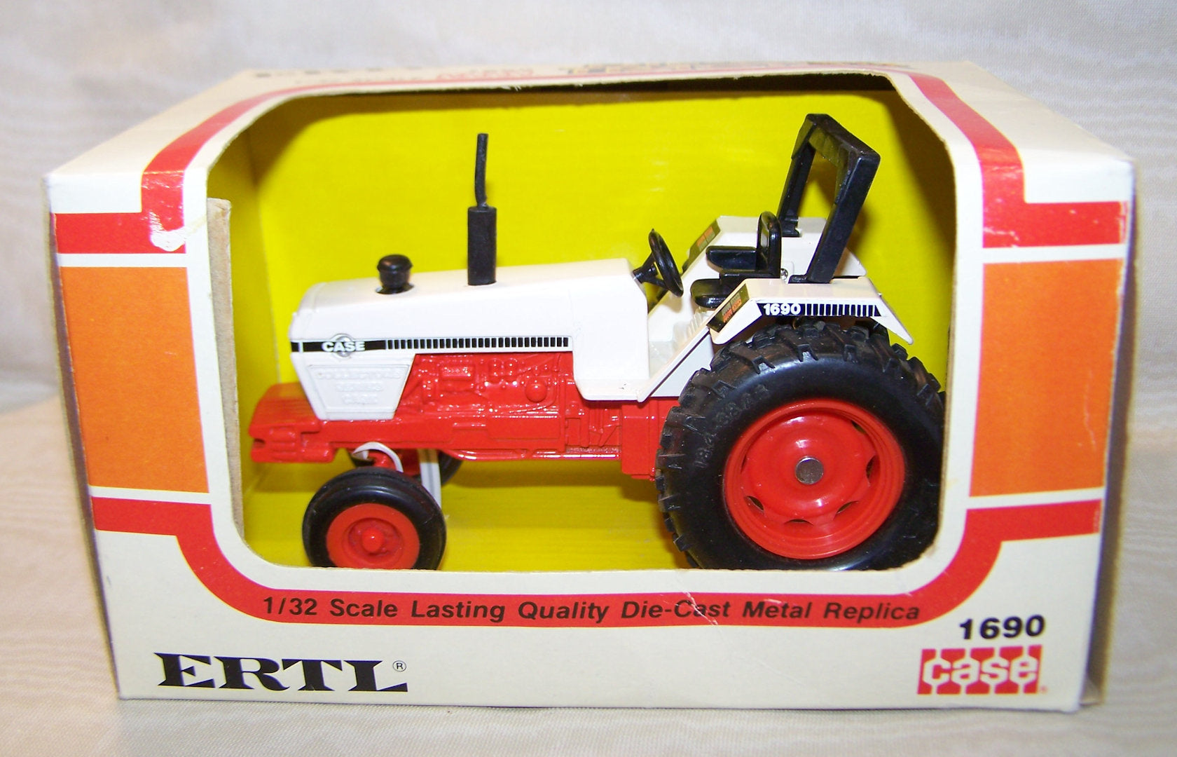 #1787DA 1/32 Case 1690 Tractor with ROPS, Collector Edition