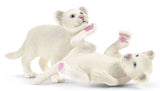 #42505 White Lioness with Cubs