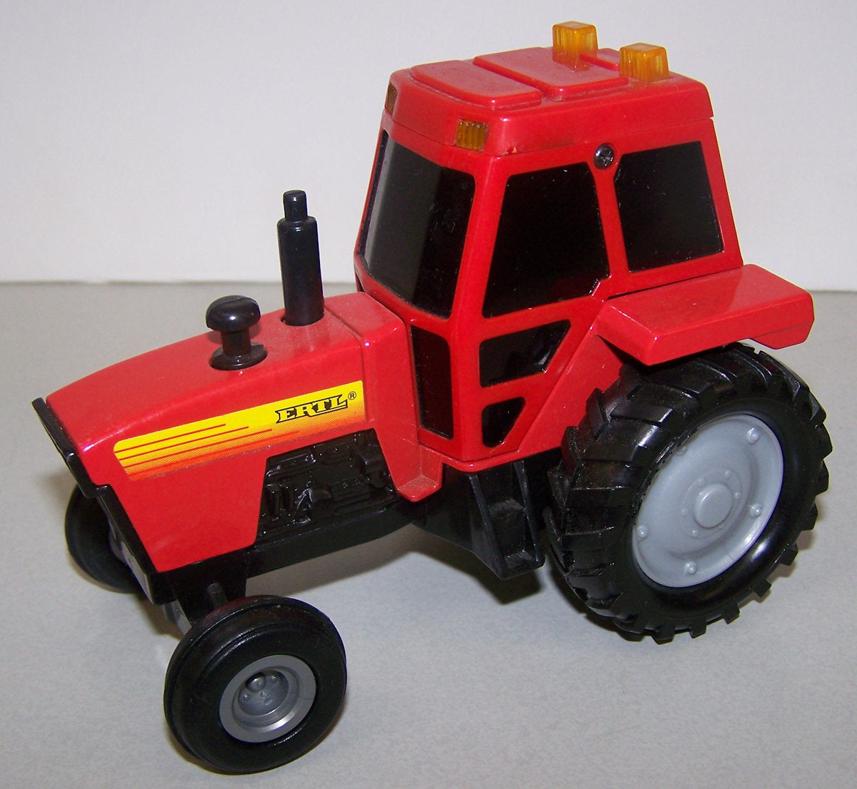#86Ertl 1/32 Ertl Tractor with Lights & Sound